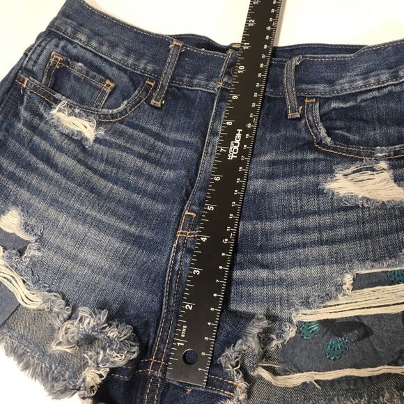 HOLLISTER DISTRESSED HIGH RISE SHORT SHORT 5/27 - Picture 4 of 12